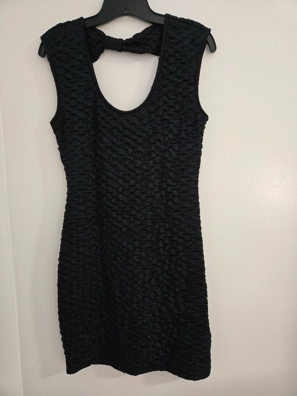 Love Fire Women’s Black Blue Metallic Bodycon Mini Dress Size L Scoop Neck Bow